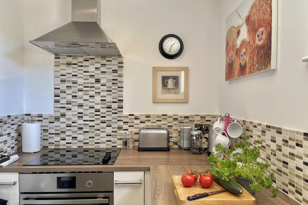 Lavender Apartment - Spacious Apartment Close To The Beach Deal Exterior foto